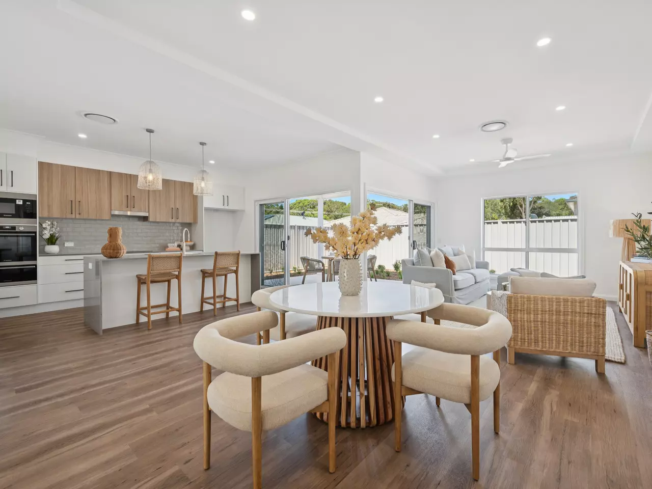 Contemporary coastal living