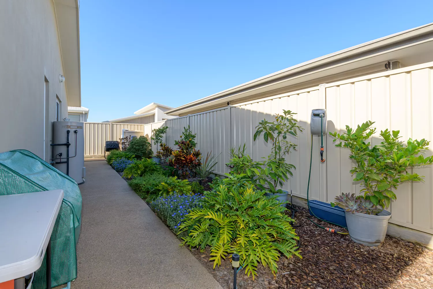 Stylish Corner Retreat with Practical Space 