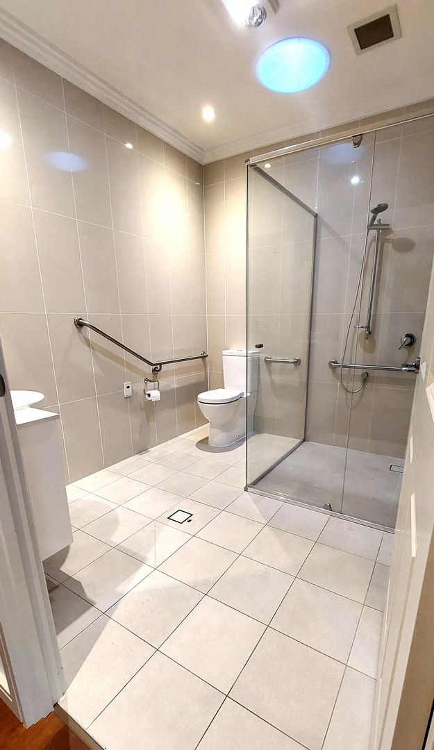 Stunning 2 Bedroom + Study - Home 201 Sovereign II