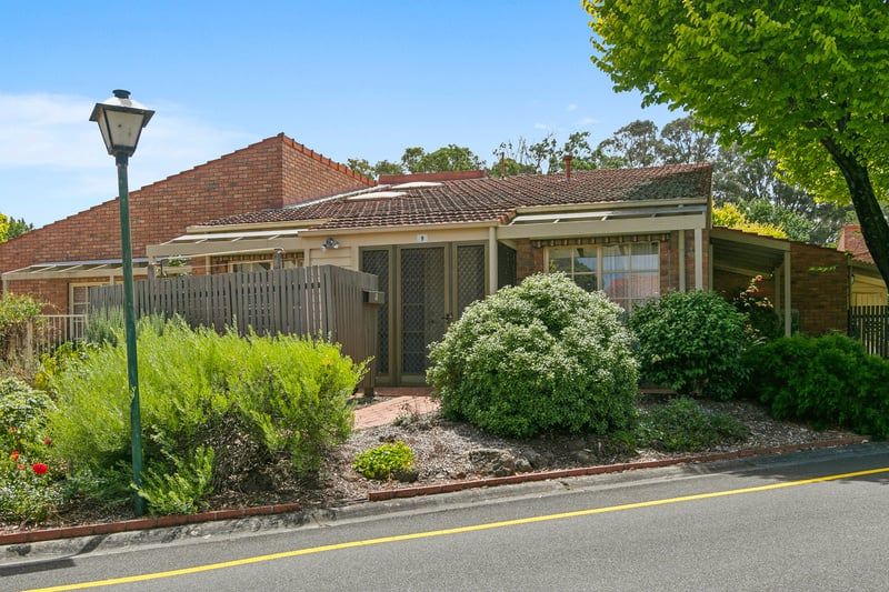 Light-Filled Home with Vaulted Ceilings and Private Garden