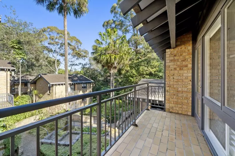 Low-maintenance living in a leafy village setting