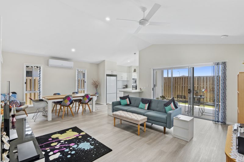 Bright & Spacious 2 bedroom Home + Study