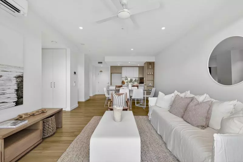 Coastal Apartment with Resort‑Style Amenities