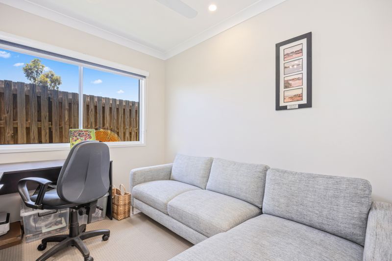 Attention Garden Lovers... Stylish Alfresco Living Awaits!