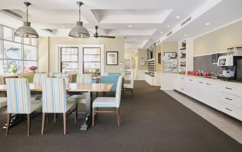 Discover the perfect blend of style and convenience in the Gabba