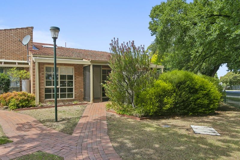 Elegant Garden Home with High Ceilings and Modern Finishes