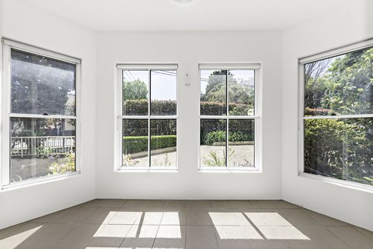 BEAUTIFULLY RENOVATED, MODERN THROUGHOUT