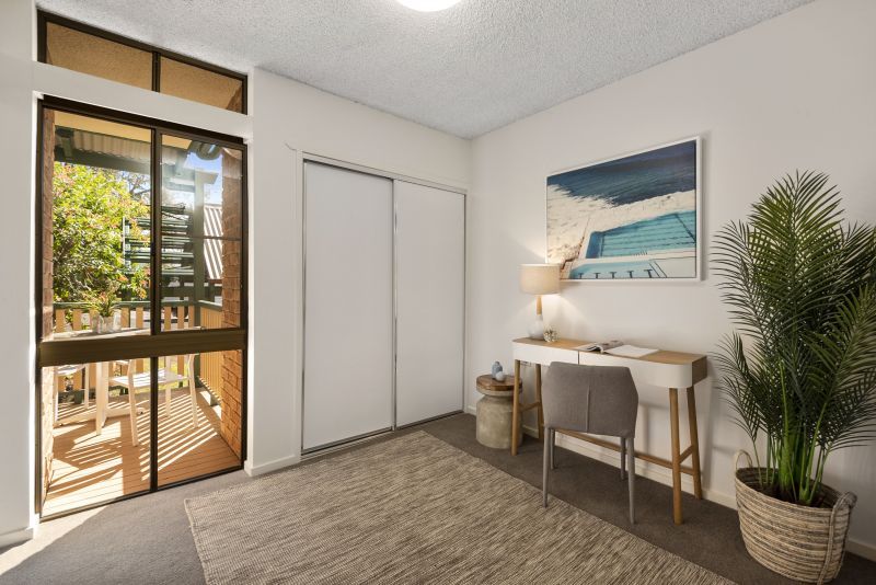 Available now! 1-bedroom villa plus study in great location