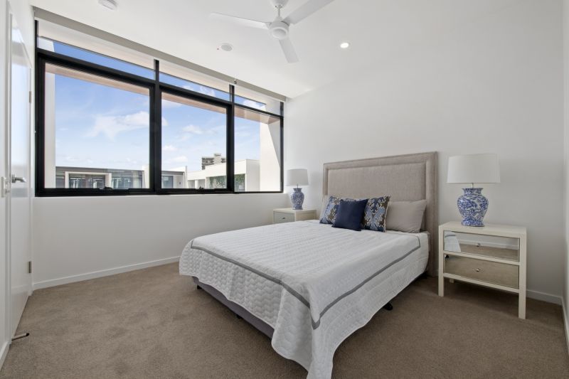 Luxury Top-Floor Living in Central Maroochydore