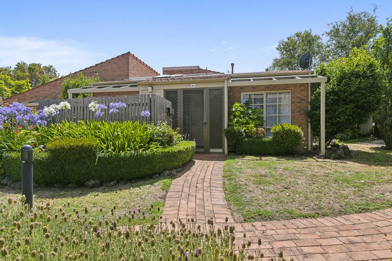 Freshly Renovated Unit with Private Courtyard Retreat