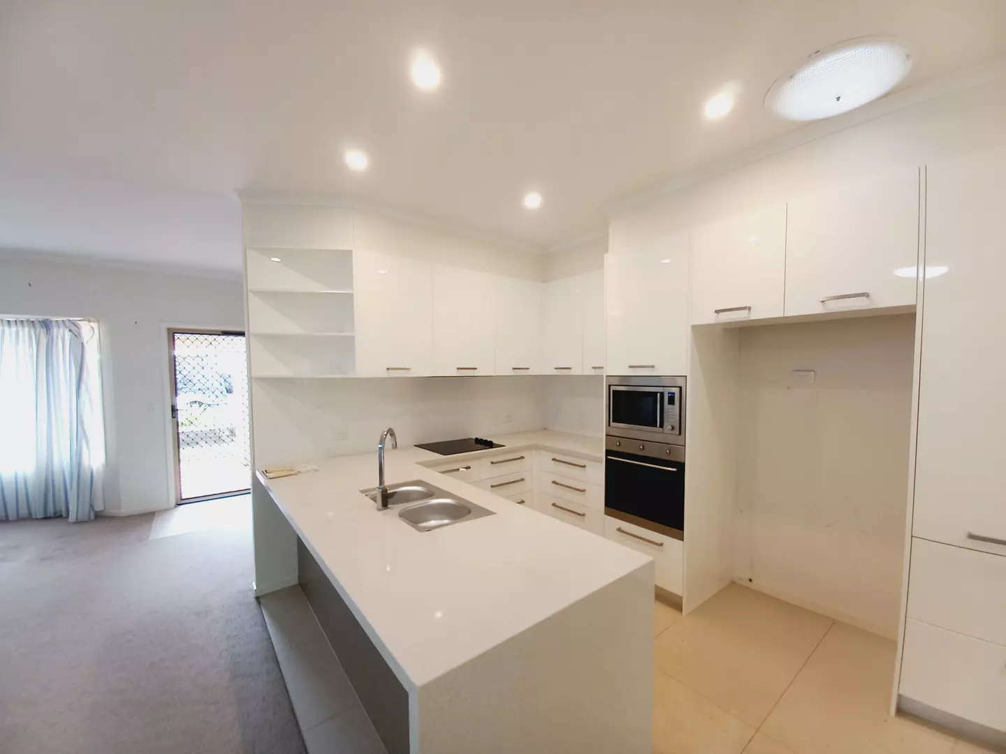 Stunning 3 bedroom stand alone home