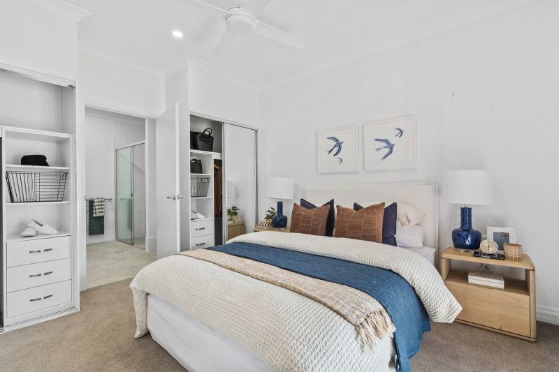 Open-plan two-bedroom villa close to amenities