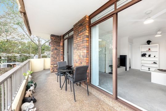 Fabulous Fully Renovated Full Brick Open Plan Apartment