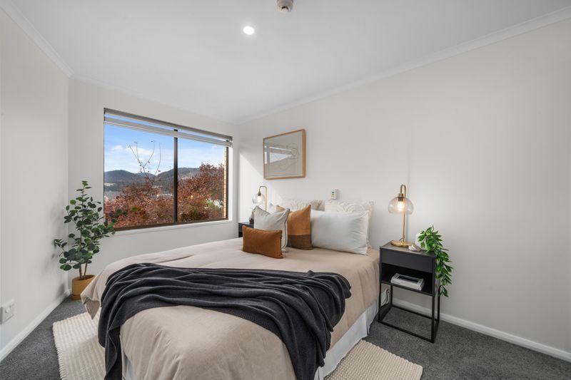 Apartment with views over community gardens