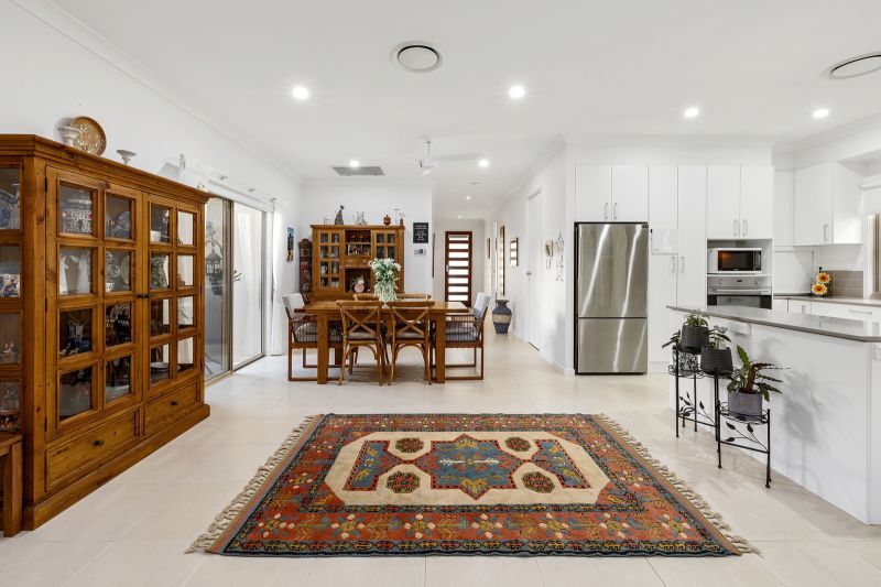 Natural Bushland Retreat- Luxury 3 bedroom Home with Study