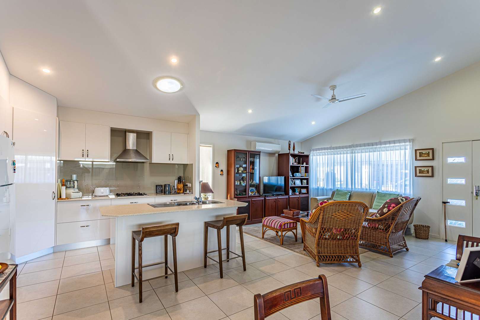 Palm Lake Resort Fern Bay - Close to all amenities