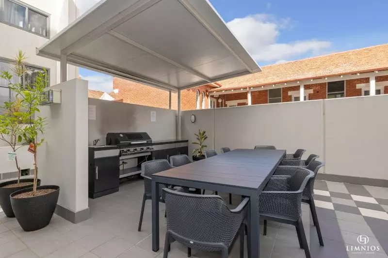 Exquisite Modern Living, Impressive with Great View!