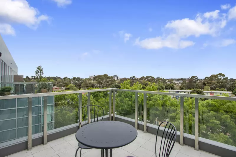 Retire in a beautiful cosmopolitan area with this 3 bed apartment!