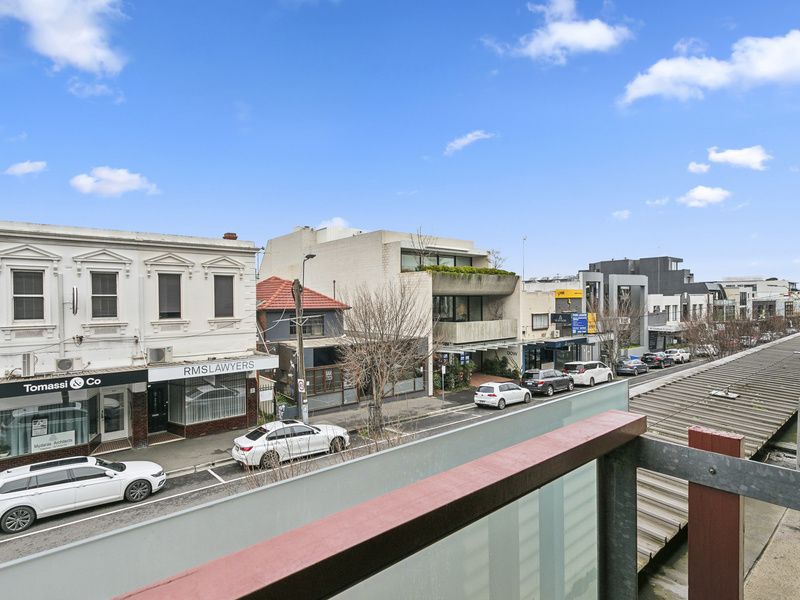 Modern, Light-Filled Apartment with Balcony and Secure Parking