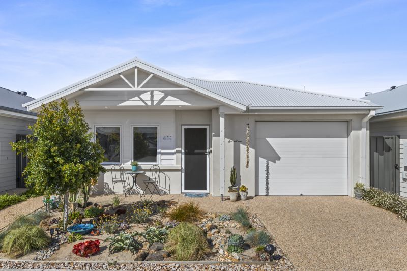 Light-Filled Design Meets Effortless Style