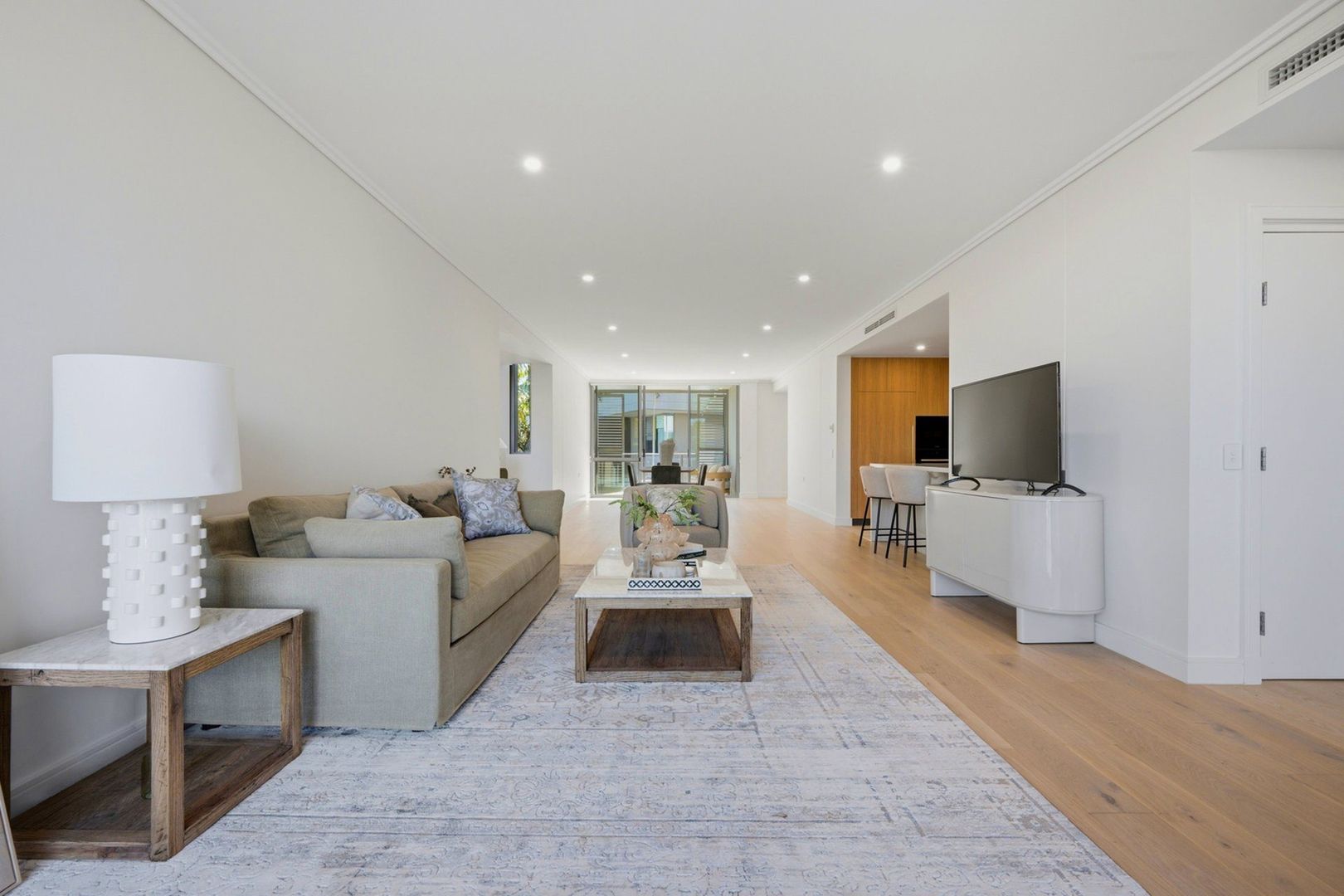 House-Like Proportions, Apartment Ease