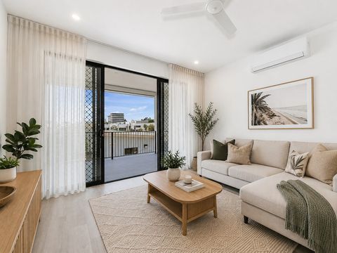Large 3-Bedroom Villa with 2 Car Parking