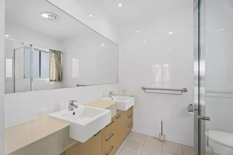 Site 16 - Established Hamilton