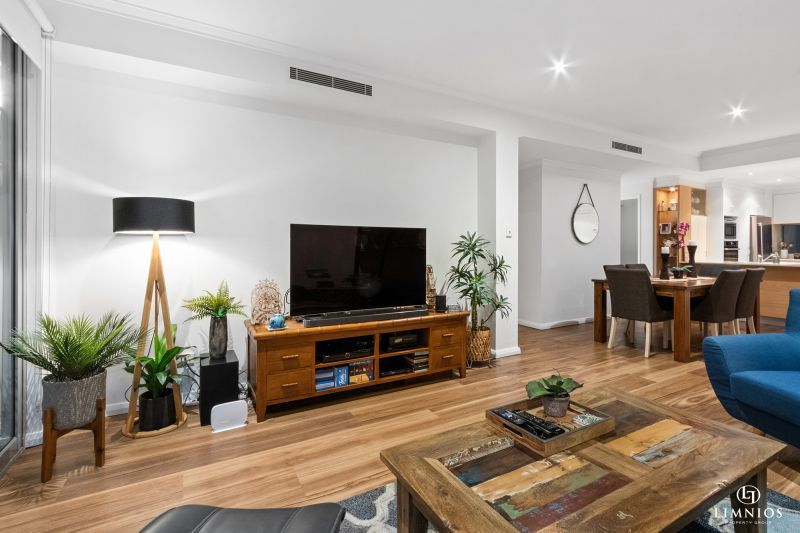 Oversize apartment with park views!