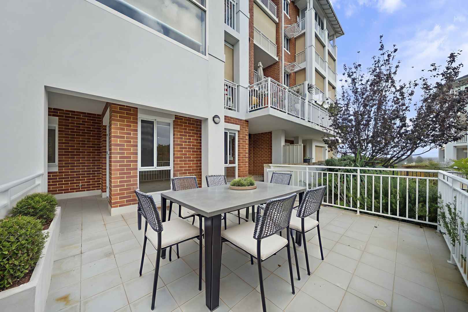 UNDER OFFER - Impressive Ground Floor Apartment