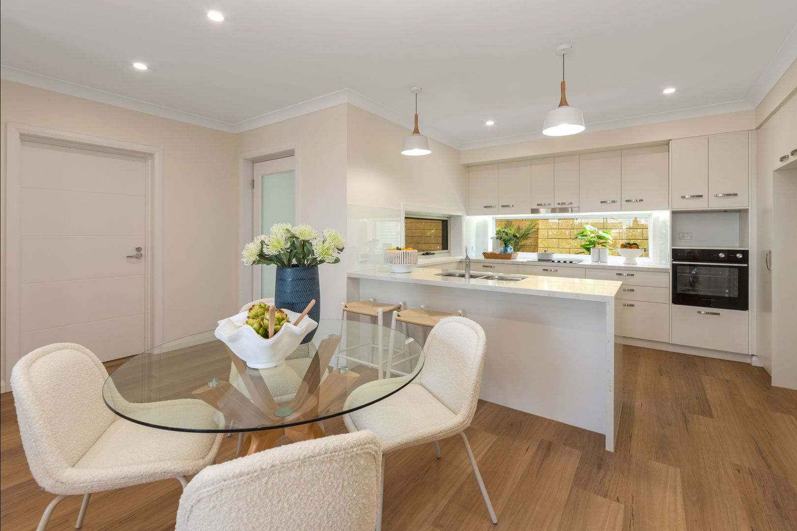 Beautifully positioned villa with golf course views