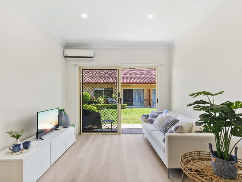 One-bedroom apartment located in a quiet and peaceful setting.