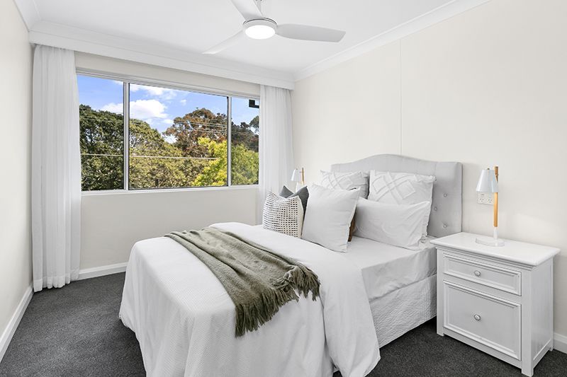 Stunning 1 bedroom unit with large open plan living/kitchen area.