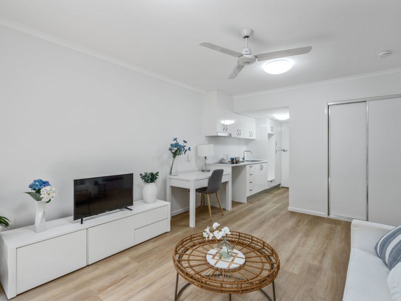 Serene top floor one-bedroom apartment