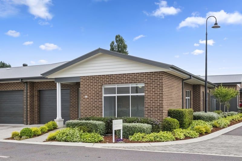 Corner Villa with North-Facing Garden and Fresh Updates