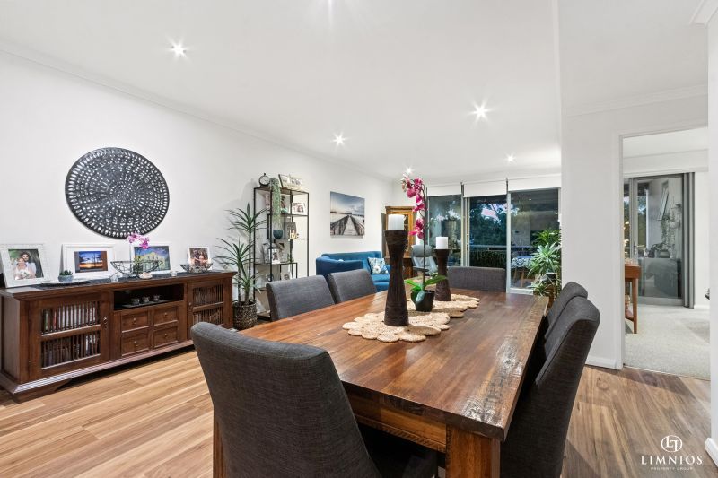 Oversize apartment with park views!