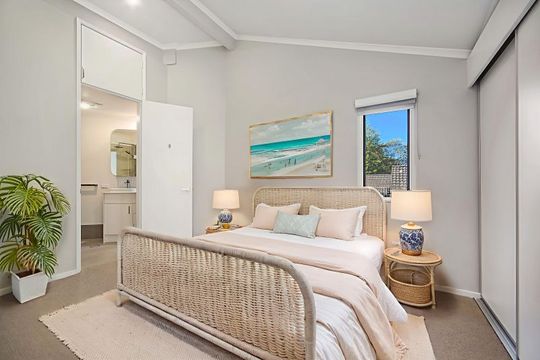 Available Now! Newly Refurbished Upper Level Unit!