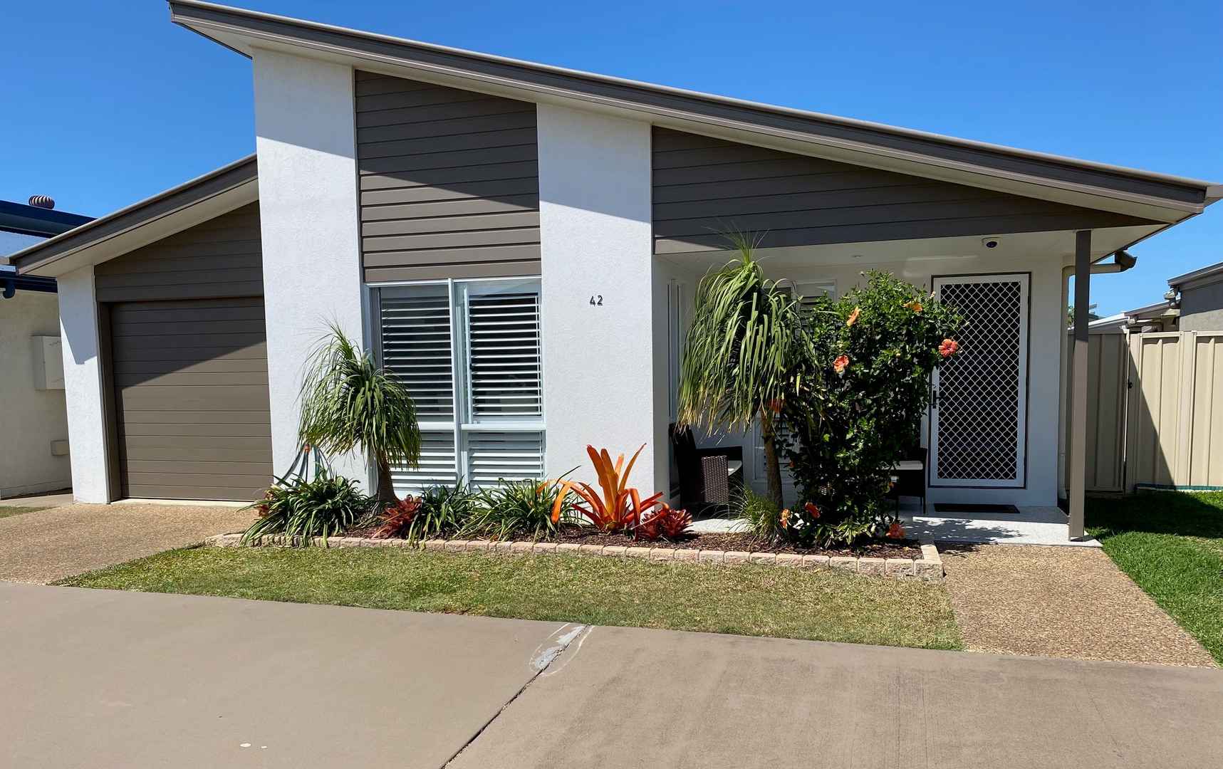 FRESH COASTAL LIVING