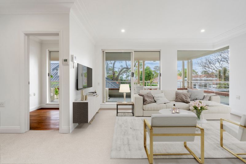 Private, sun-enriched entertainer's delight