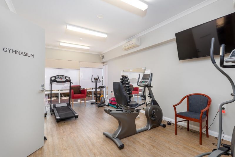 UNDER OFFER - Impressive Ground Floor Apartment