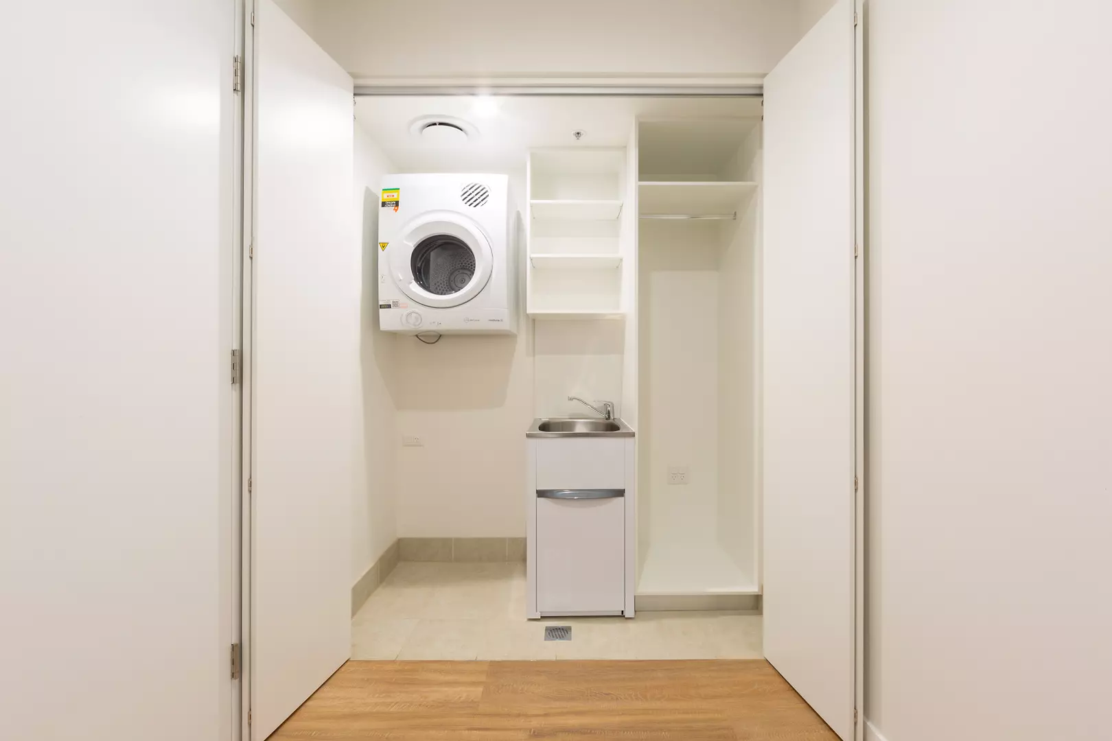 SOLD - Brand new stunning courtyard apartment, ready to move in now