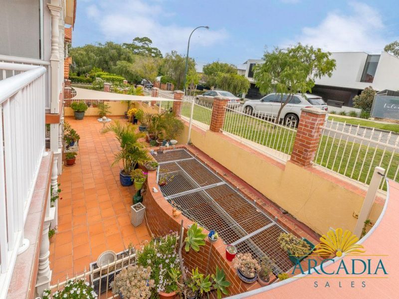 THE BEAUMONT SWANBOURNE - Top Floor 3 Bedroom North Facing Balcony