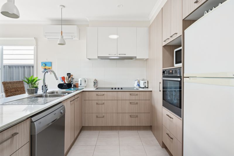 Lifestyle Bittern - Close to the Aqua Club