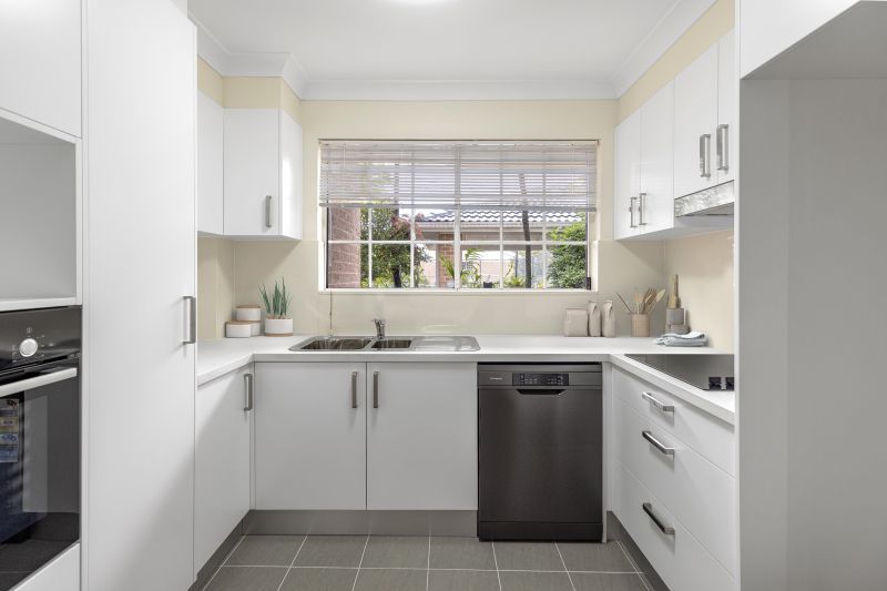 Stunning garden unit with sunny north-facing terrace and district views