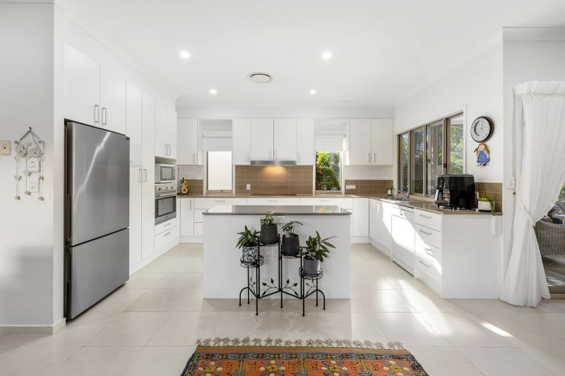 Natural Bushland Retreat- Luxury 3 bedroom Home with Study