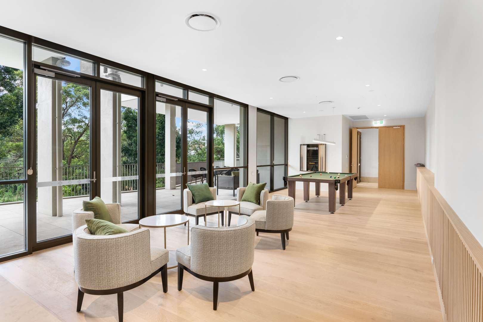 Golf Course Panorama with Style & Space