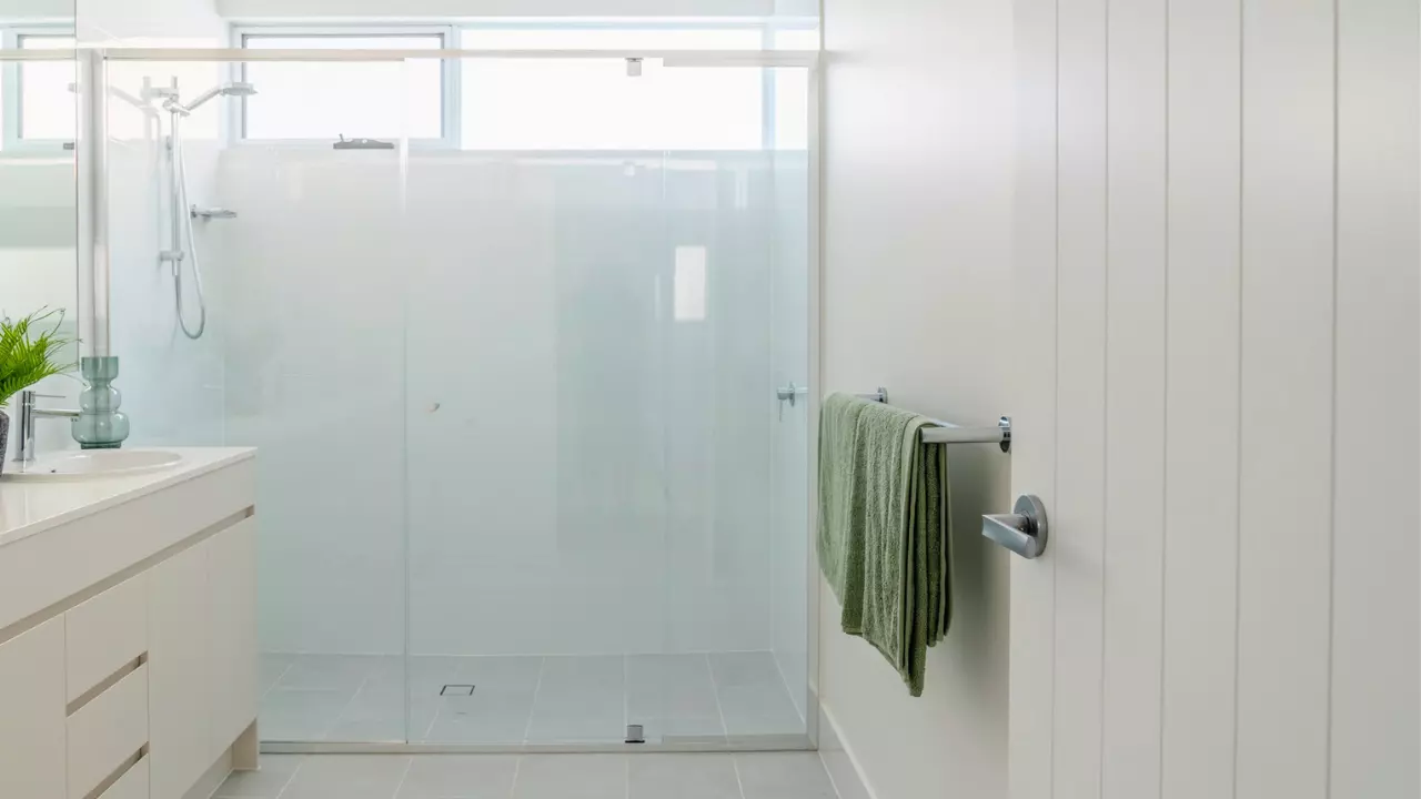 The Asher is big on comfort and perfect for company - Lot 227.