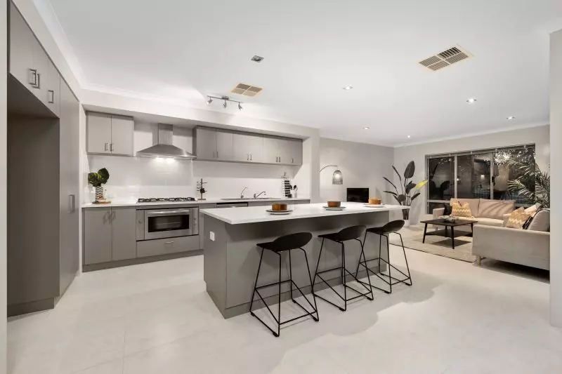 Spacious Riverside Family Retreat!