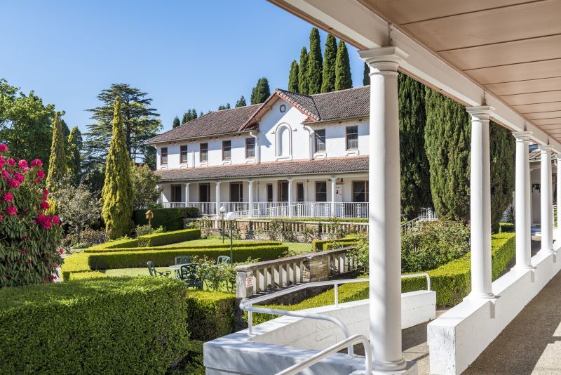 Garden views and Timeless charm in Mount Eymard