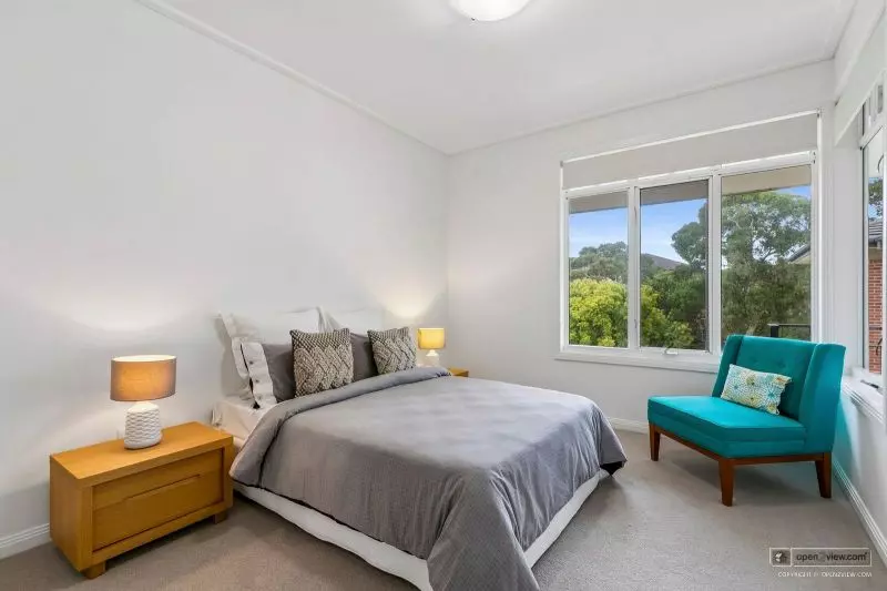 Bright, Stylish and Garden Views