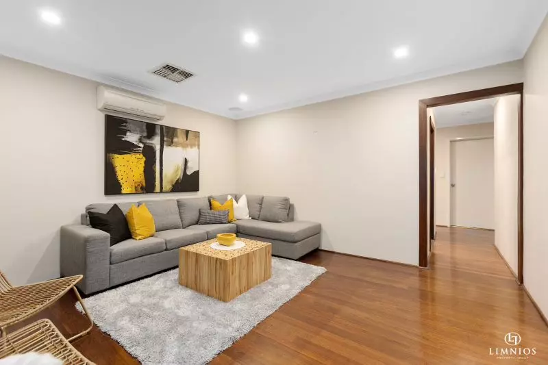 Spacious end villa with massive yard!